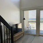 Spacious Loft With Naesijaervi Views Tampere