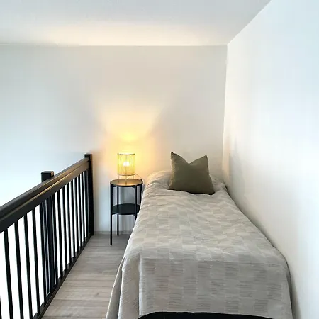 Spacious Loft With Naesijaervi Views شقة تامبير