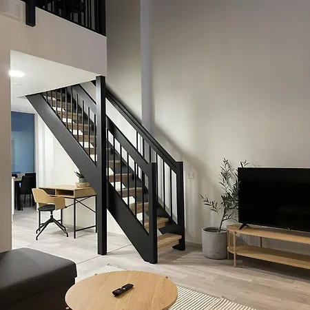 Spacious Loft With Naesijaervi Views * Tampere