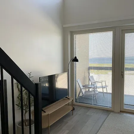 Spacious Loft With Naesijaervi Views Tampere